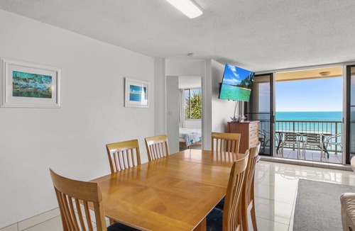 Caloundra Apartment | Monterey Lodge Unit 10, 27 Warne Terrace. Kings Beach