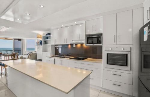 Caloundra Apartment | Monterey Lodge Unit 10 27 Warne Terrace Kings Beach