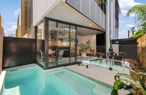 Mooloolaba House | Mooloolaba luxury beach escape with heated pool