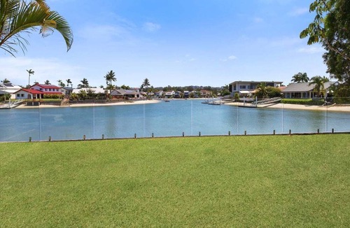 Mooloolaba Apartment | Mooloolaba Waterfront Living - Pool, BBQ