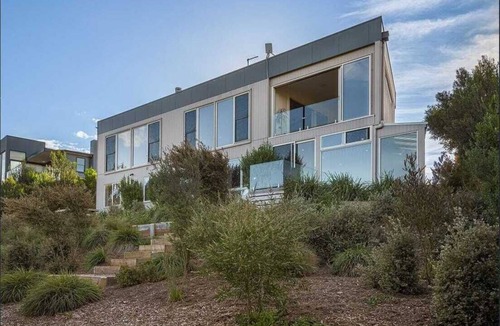 Fingal House | Moonah Links Golf Course | Peninsula Retreat - Sleeps 14+