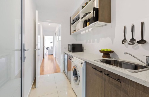 Fingal Apartment | Moonah Views Luxury Getaway with Jacuzzi