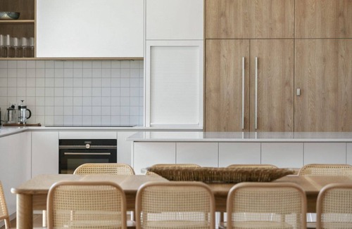 Lorne House | Moonraker - Stunning Views, Brand New Contemporary Beach Home