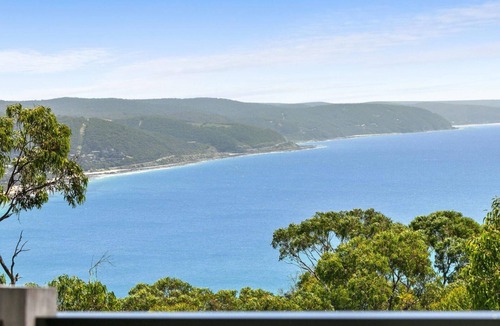 Lorne House | Moonraker - Stunning Views, Brand New Contemporary Beach Home