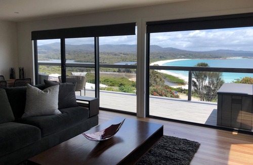 Binalong Bay House | MOONRISE BINALONG BAY Stunning views