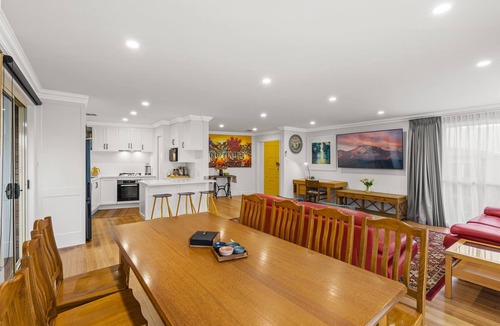Kilsyth House | Mooroolbark Pet Friendly 4 Bedroom House - large garden, free parking
