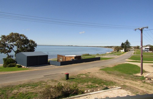 Para Wurlie House | Morala ~ Esplanade with sea views! * OFF PEAK SPECIAL*