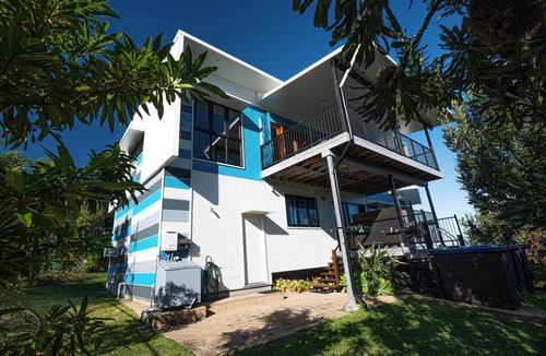 Brisbane Waterfront House | Moreton Magic Breathtaking Moreton Bay Views Plunge Pool