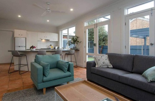 Cumberland Park House | Morris Cottage - Spacious Abode in Easy Location