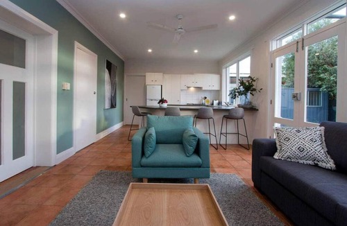 Cumberland Park House | Morris Cottage - Spacious Abode in Easy Location