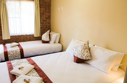 Hillvue Hotel | Motel 359