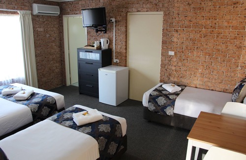 Hillvue Hotel | Motel 359