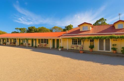 Binalong Hotel | MOTEL ROYAL TARA