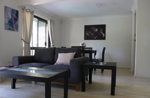 Chapel Hill Apartment | Mount Coot-Tha Studio in Brisbane