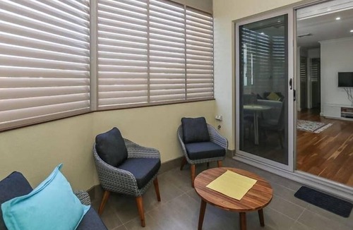 Mount Hawthorn Apartment | Mount Hawthorn: Perfect City Pad. Sleeps 2