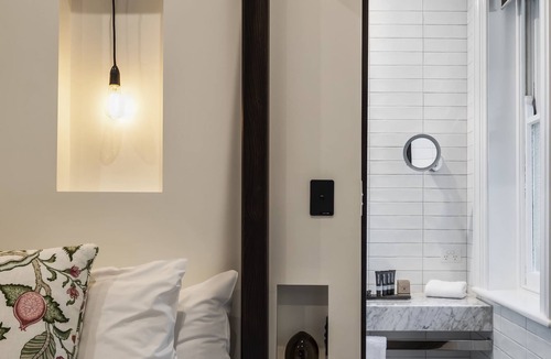 Crafers Hotel | Mount Lofty House & Estate Adelaide Hills - Adults Retreat