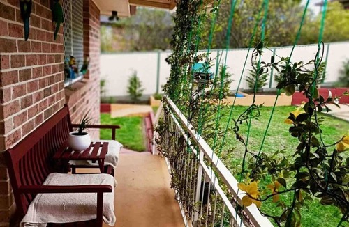 South Bathurst House | Mount Panorama View Rainbow Retreat - 5 minutes to race track