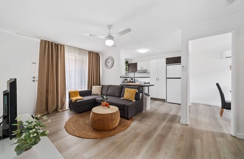 Mount Warren Park Villa | Mount Warren Park Stay – 2 BR for Work & Families