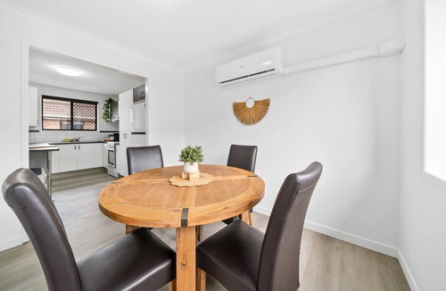 Mount Warren Park Villa | Mount Warren Park Stay – 2 BR for Work & Families
