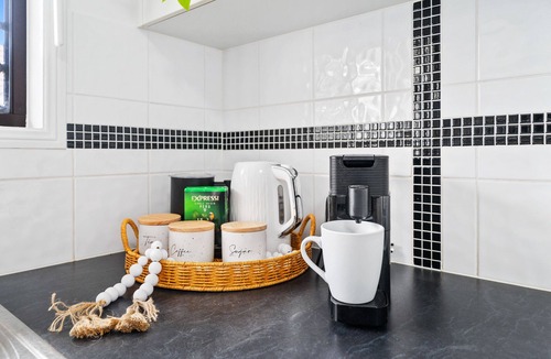 Mount Warren Park Villa | Mount Warren Park Stay – 2 BR for Work & Families