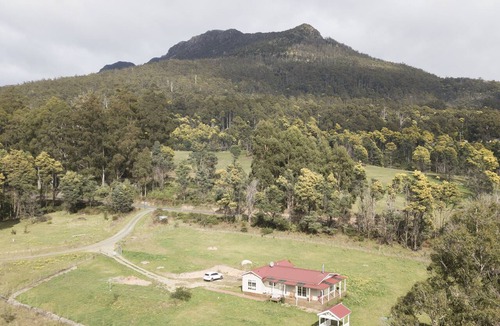 Golden Valley House | Mountain Blue Guest house
