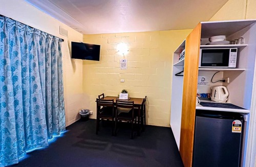 Tawonga Hotel | Mountain Creek Motel