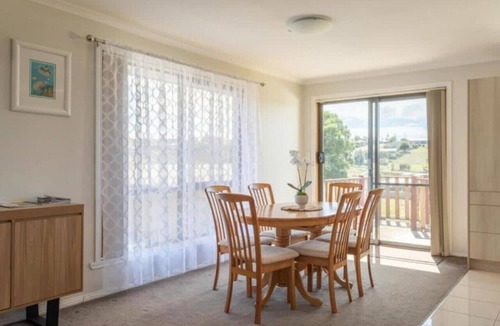 Deloraine House | Mountain Explorer - 2BR Farmland View Retreat