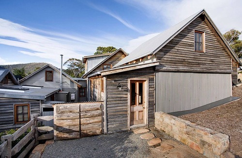 Crackenback House | ⭐️ Mountain LUXURY ⭐️ Wood Fireplace ⭐️ Pets Welcome