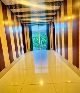 Srinagar House | Mountain Majesty