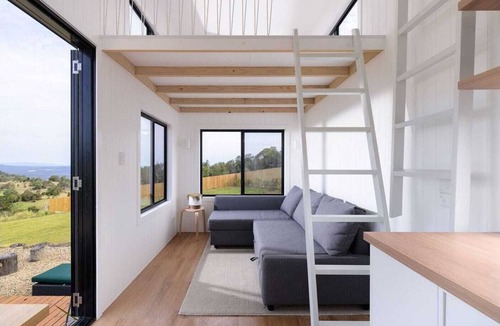Shire of Tiaro Cottage | Mountain top tiny home - Hideaway in the country.