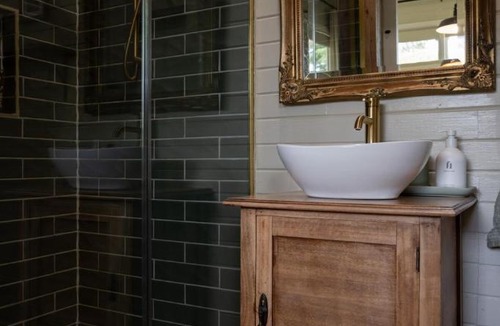 Mitta Mitta House | Mountain View Cottage - High Country Retreat