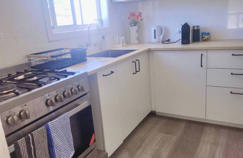 Morwell House | Mountain-View Escape-3BR Retreat with Scenic Viewsn