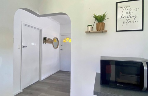 Morwell House | Mountain-View Escape-3BR Retreat with Scenic Viewsn