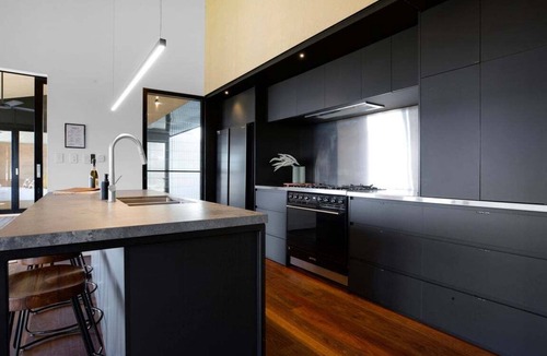 Mount Coolum House | Mountainview Beach House. Rural yet 5 mins from the beach. Pet friendly.