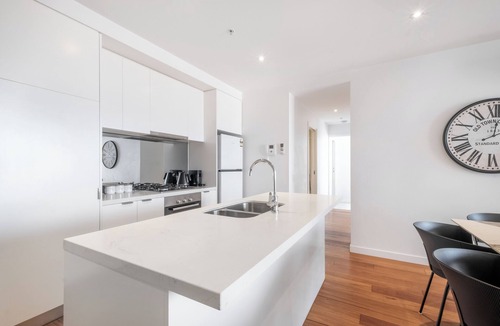 Southbank Apartment | MSA Bella: 2 Bed 2 Bath w/Gym near Crown Casino & Eureka Skydeck