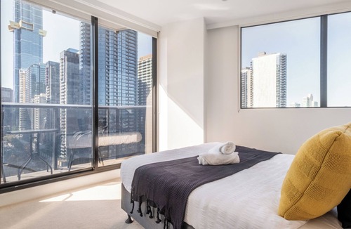 Southbank Apartment | MSA Bella: 2 Bed 2 Bath w/Gym near Crown Casino & Eureka Skydeck