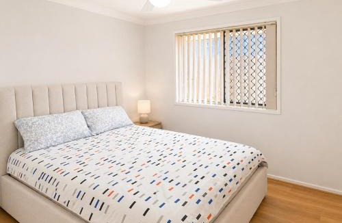 Upper Mount Gravatt House | Mt Gravatt Affordable 4BR Family Home, Sleep 8