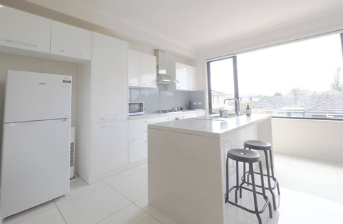 Mount Waverley Apartment | Mt Waverley Spacious 2BR2BA parking wifi balcony