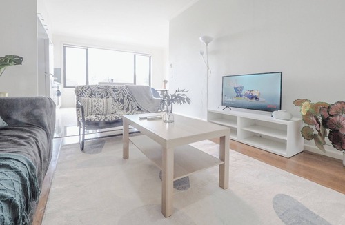 Mount Waverley Apartment | Mt Waverley Spacious 2BR2BA parking wifi balcony