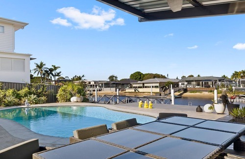 Maroochydore House | Mudcrab Manor waterfront holiday at it's best