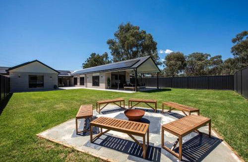 Central Mudgee House | Mudgee House - Grand Serenity for Gather & Play