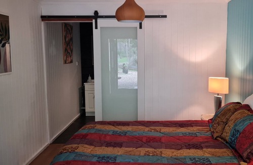 Yandaran Apartment | Mudhouse Manor - Rural Retreat. Pet friendly.