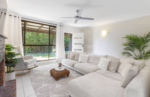 Mudjimba House | Mudjimba Beach House, sleeps 6, pet friendly