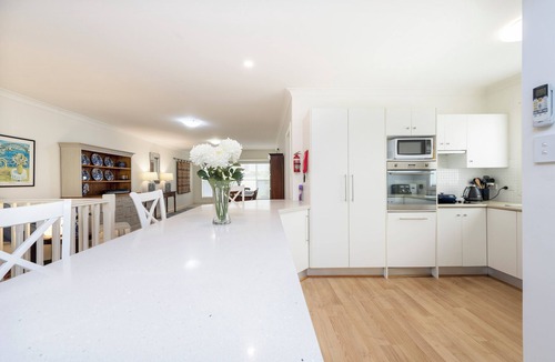 Corlette House | Muriel's Pet Friendly Home in Corlette close to pet friendly Baggies Beach