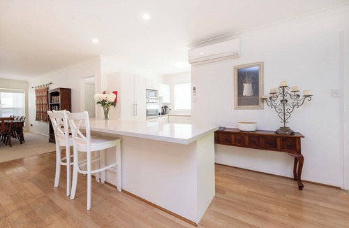 Corlette House | Muriel's Pet Friendly Home in Corlette close to pet friendly Baggies Beach