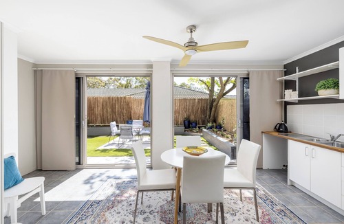 Corlette House | Muriel's Pet Friendly Home in Corlette close to pet friendly Baggies Beach