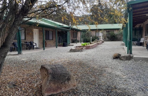 Stanthorpe Hotel | Murray Gardens Motel