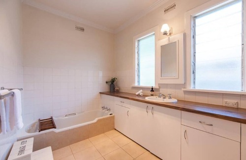 Echuca House | Murray House - Echuca Holiday Homes