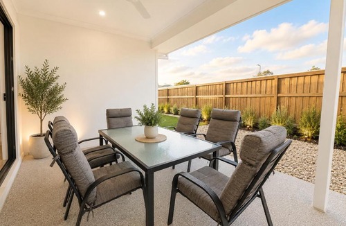 Murrumba Downs House | Murrumba Manor Elegant Family Escape