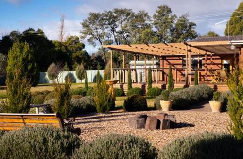 Muskvale House | Musk Vale Villa - dog friendly, 5 mins to town